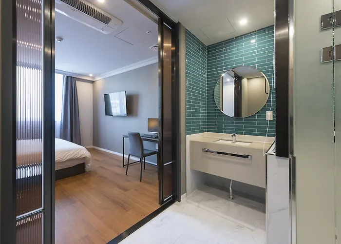 Brown-Dot Hotel Guseo 3*
