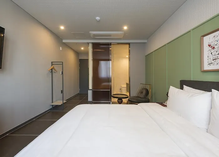 Brown-Dot Hotel Guseo 3*