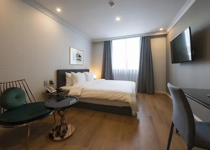 Brown-Dot Hotel Guseo Busan