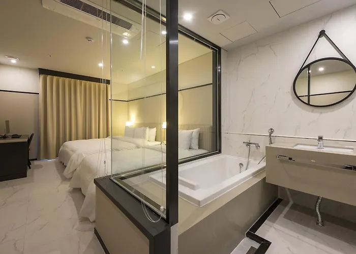 Brown-Dot Hotel Guseo Hotel