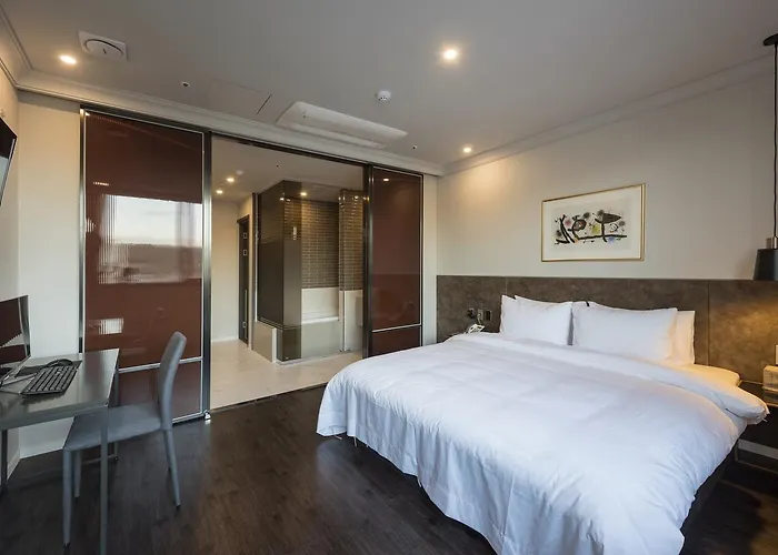 Brown-Dot Hotel Guseo